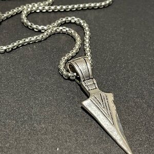 🩵Bundle & Save🩵 Silver coloured Arrowhead Pendant Necklace